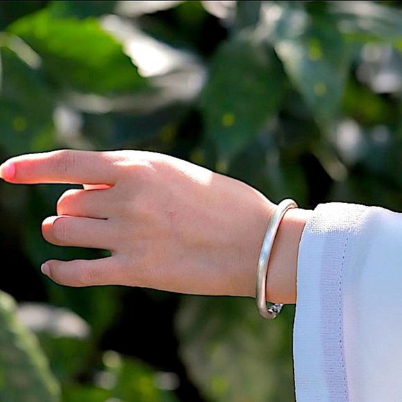 Sterling Silver Irregular Flower Pattern Bangle Bracelet - Picture 14 of 16